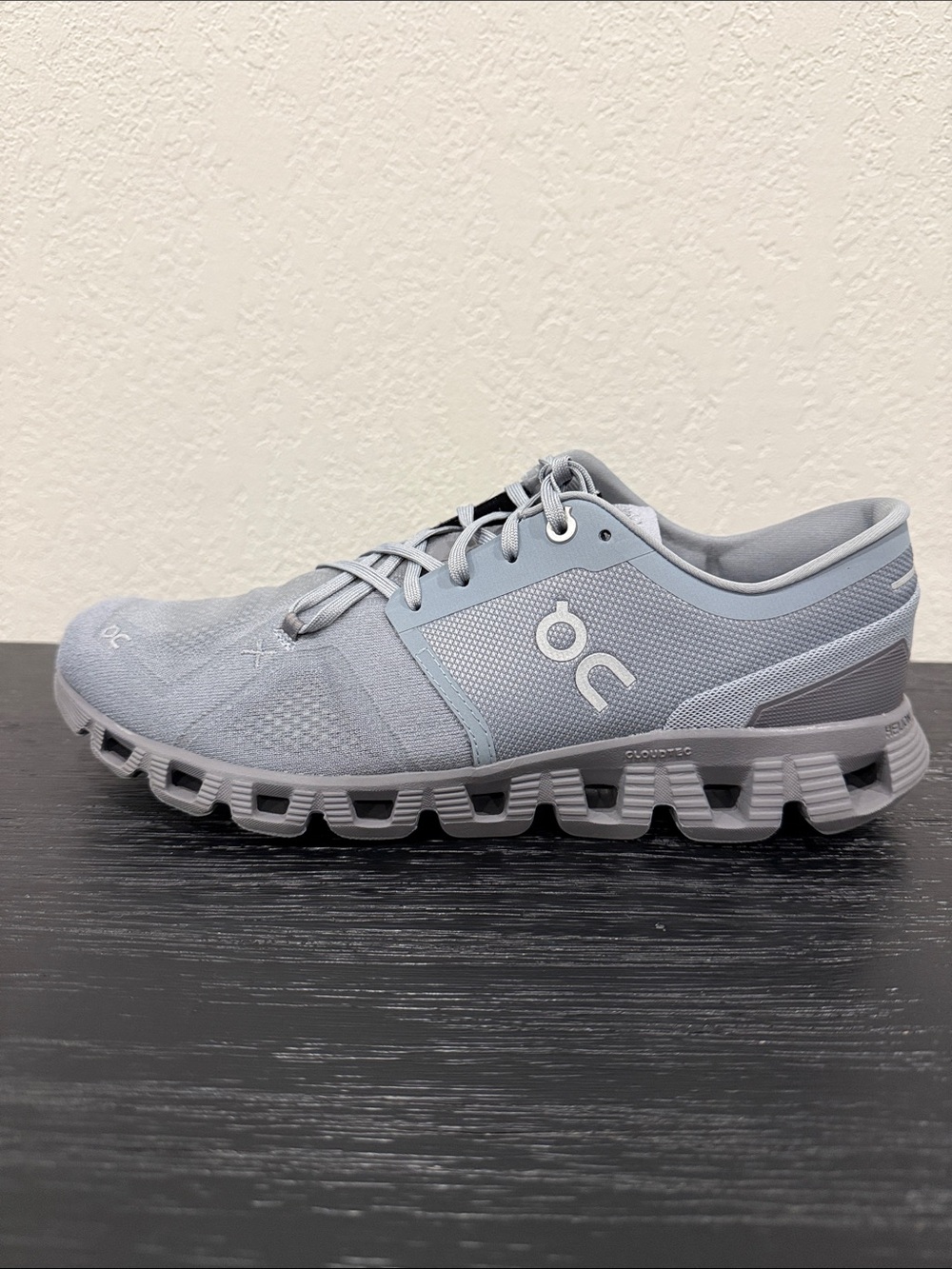 On Running Cloud X 3 Men’s Size 8.5 Cloudtec Helion Athletic Shoe Gray Mist Rock
